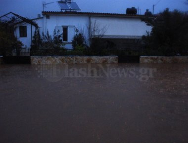 Και πάλι γέμισαν νερά τα σπίτια στη Σούδα Χανίων (φωτό, βίντεο)